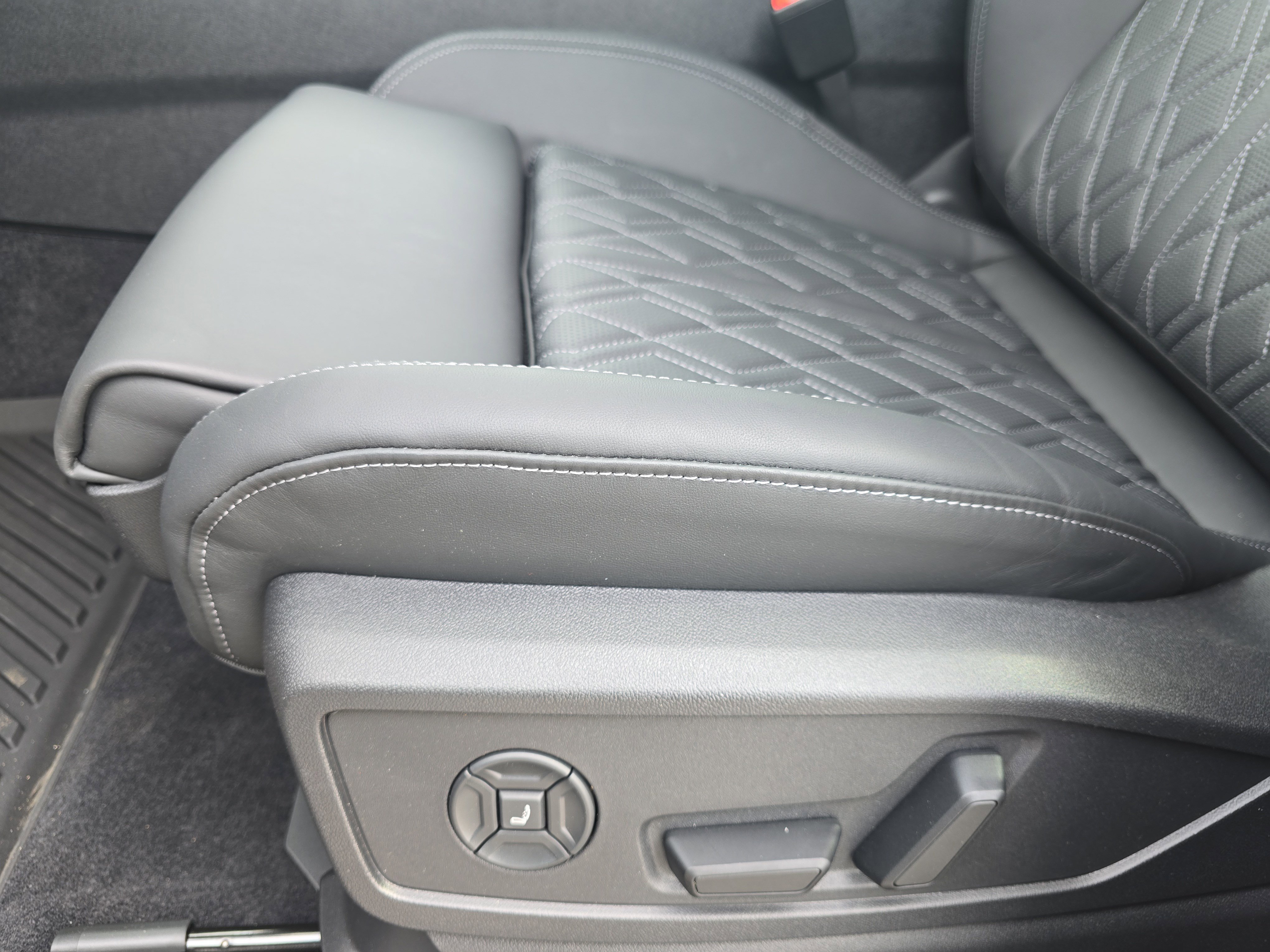 New 2026 Audi SQ5 Premium Plus image 28