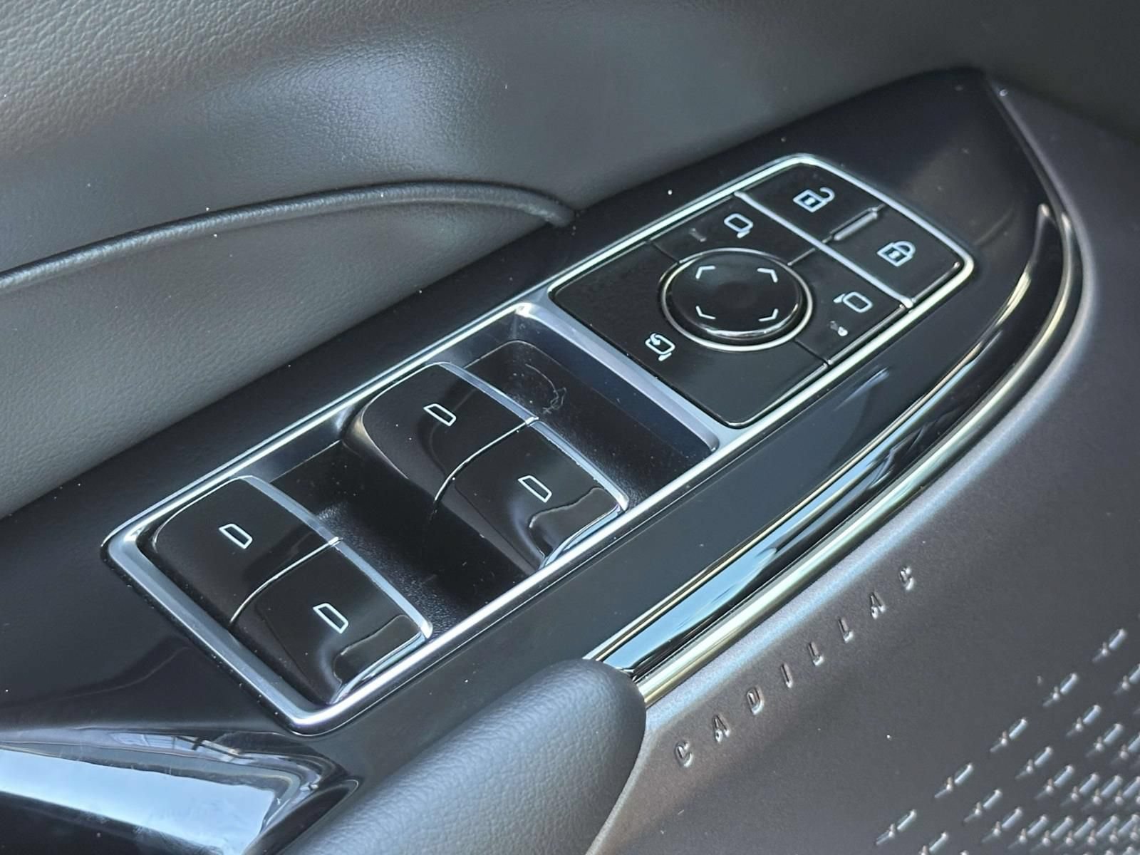 Used 2024 Cadillac Lyriq Luxury AWD/4WD image 16