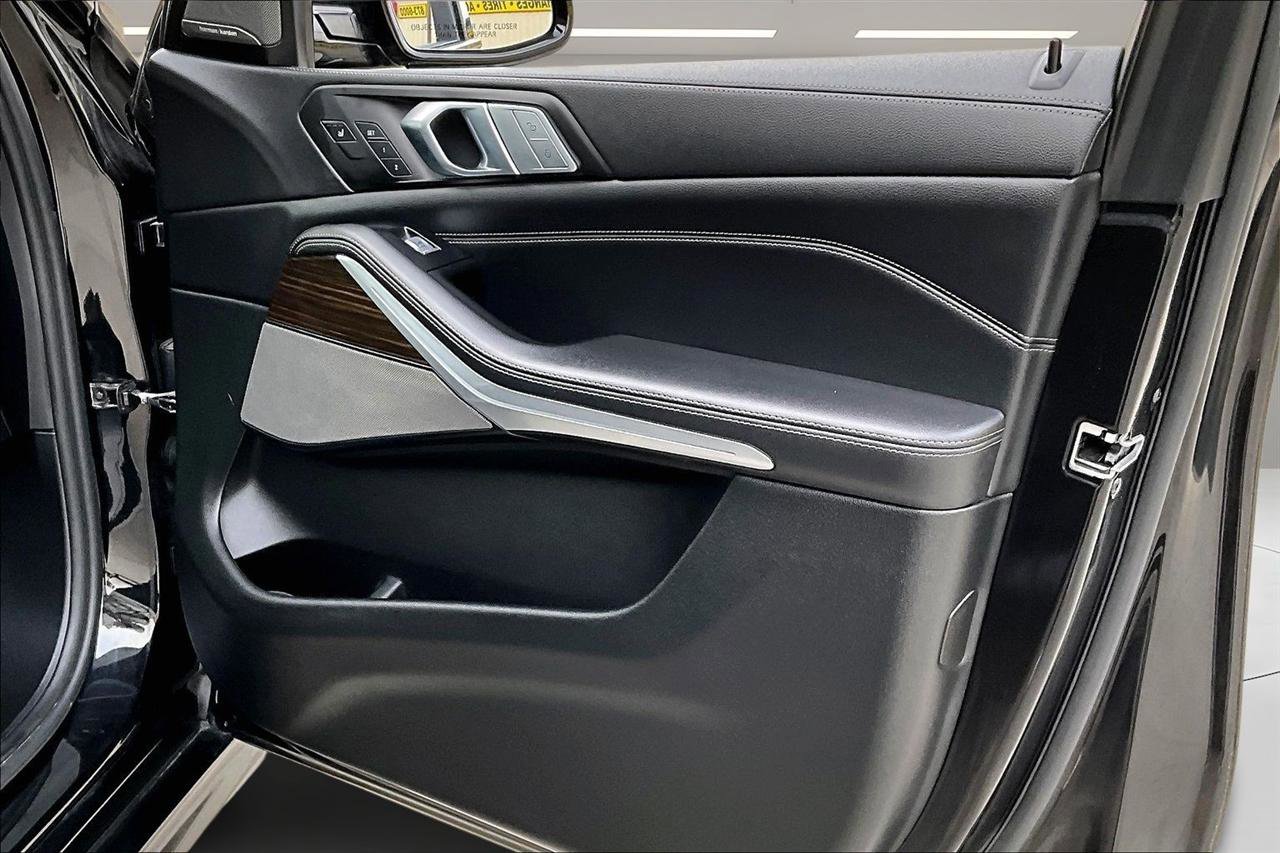 Used 2019 BMW X7 xDrive50i w/ M Sport Package image 29