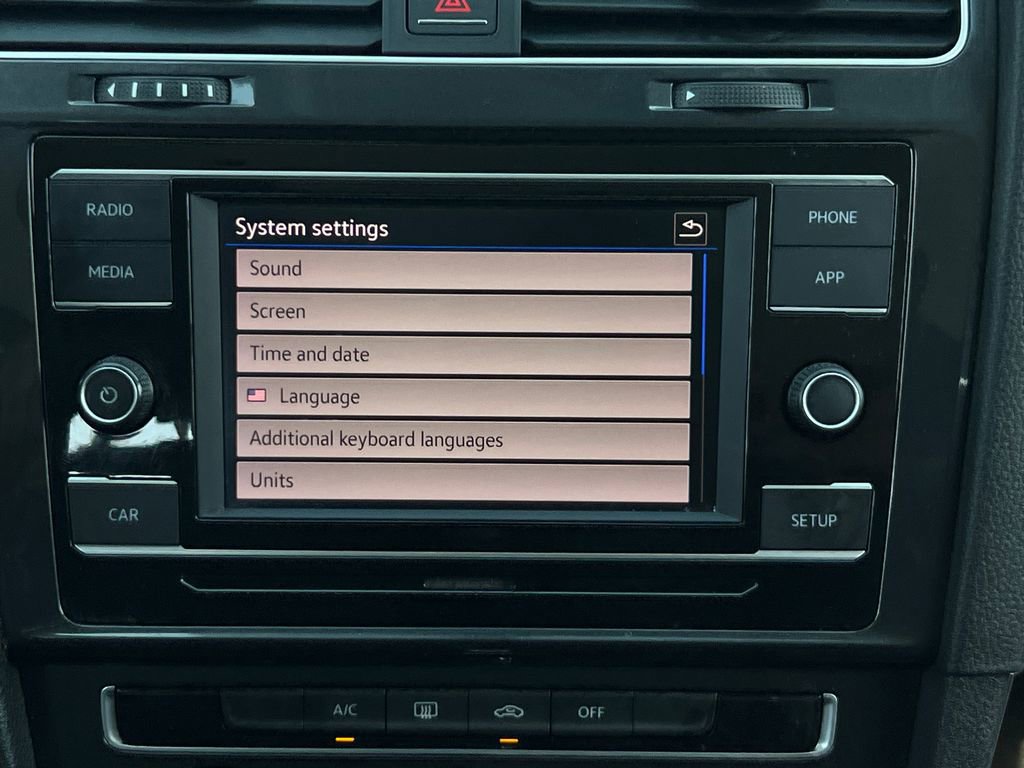 Used 2018 Volkswagen Golf SE FWD image 20