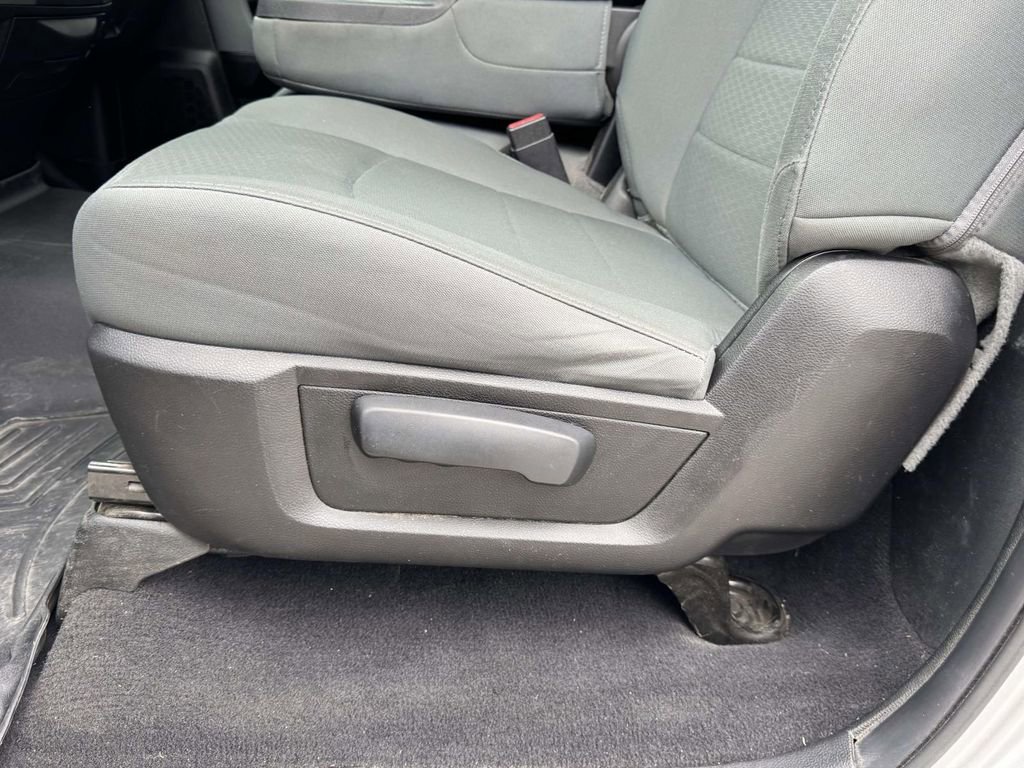 Used 2018 RAM 3500 SLT RWD image 17