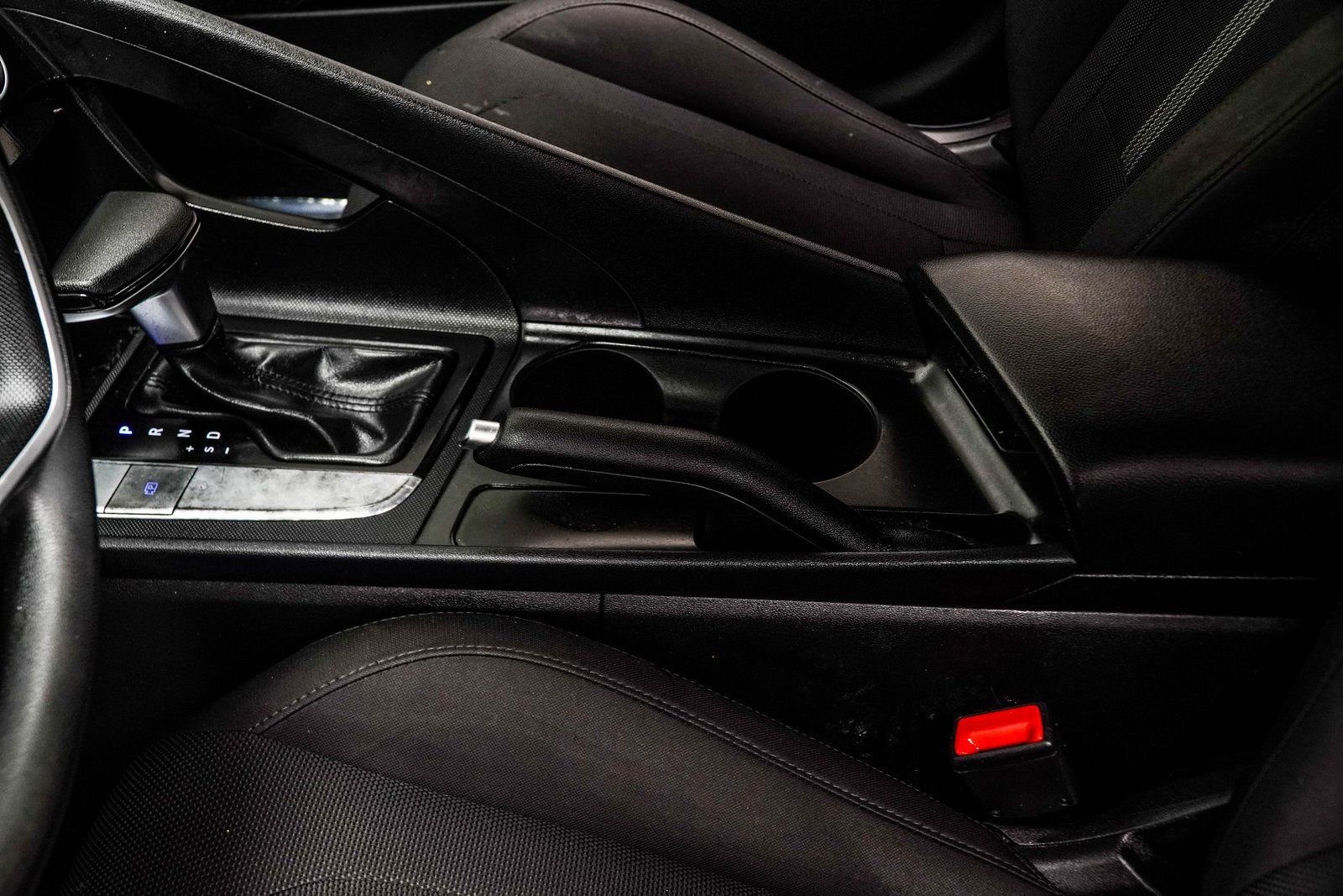 Used 2021 Hyundai Elantra SE image 16