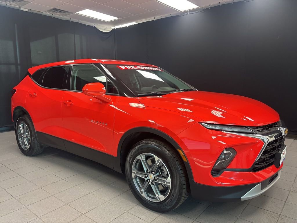 Used 2025 Chevrolet Blazer LT image 1