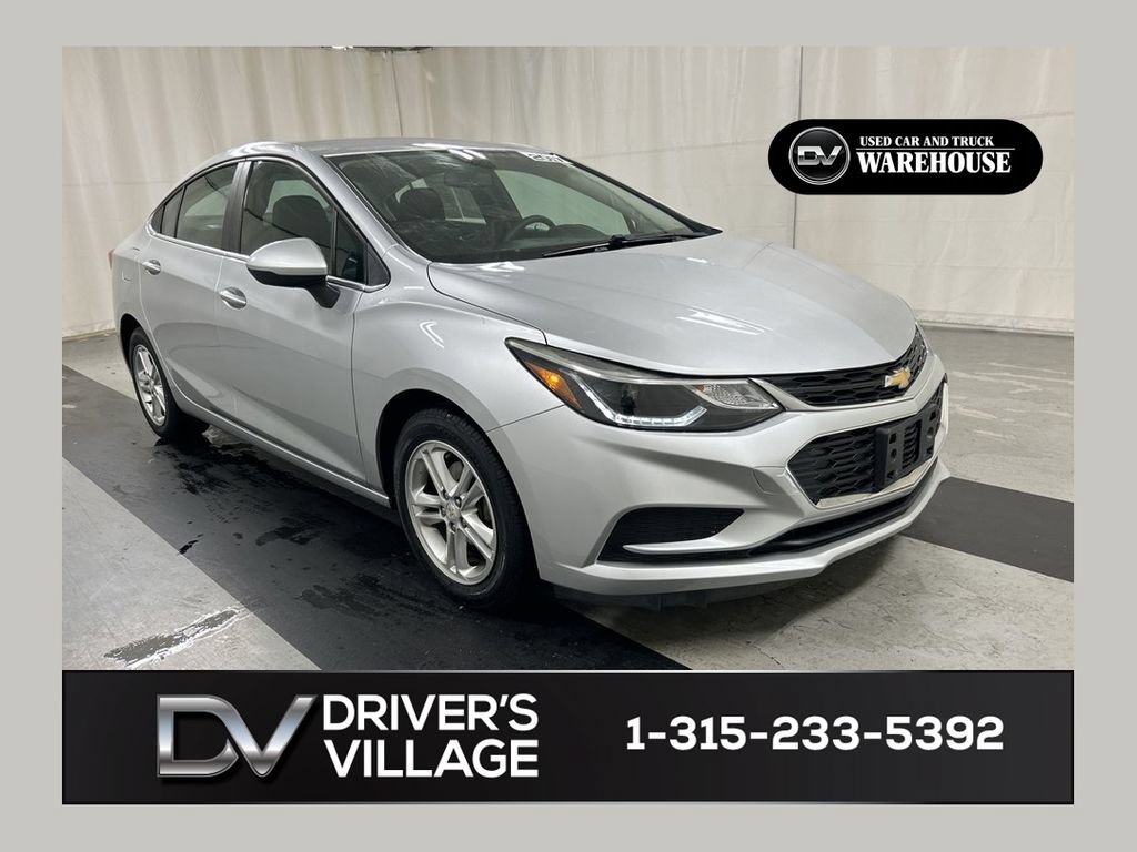 Used 2017 Chevrolet Cruze LT FWD image 1