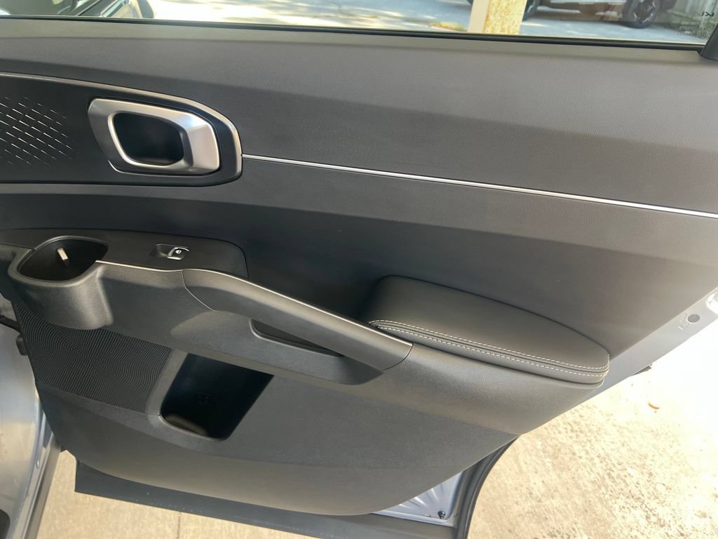Certified 2025 Kia Sorento S w/ Panoramic Sunroof Package FWD image 16