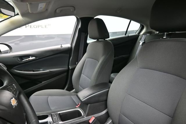 Used 2017 Chevrolet Cruze LT w/ Convenience Package FWD image 16