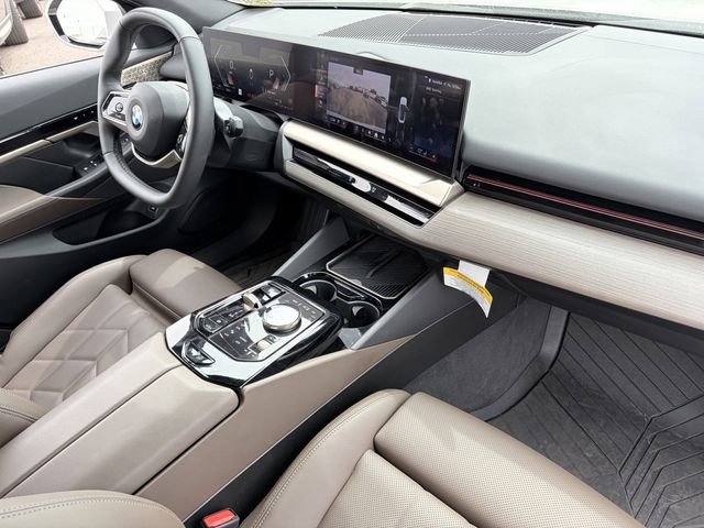 Used 2025 BMW 530i xDrive AWD/4WD image 13