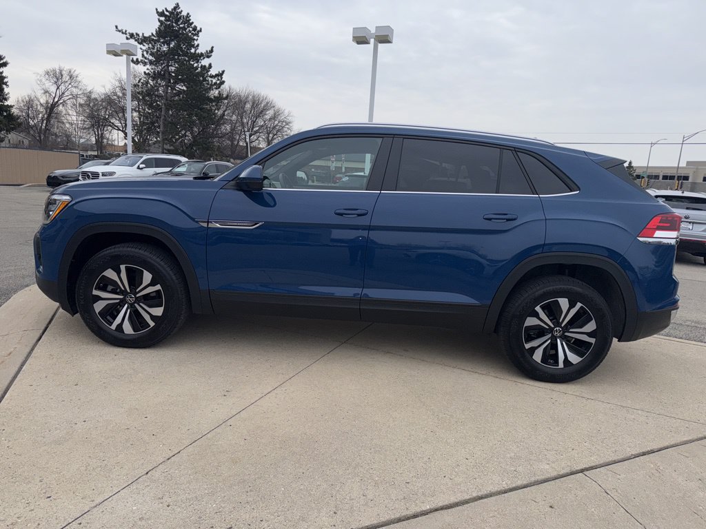 Used 2025 Volkswagen Atlas Cross Sport SE AWD/4WD image 4