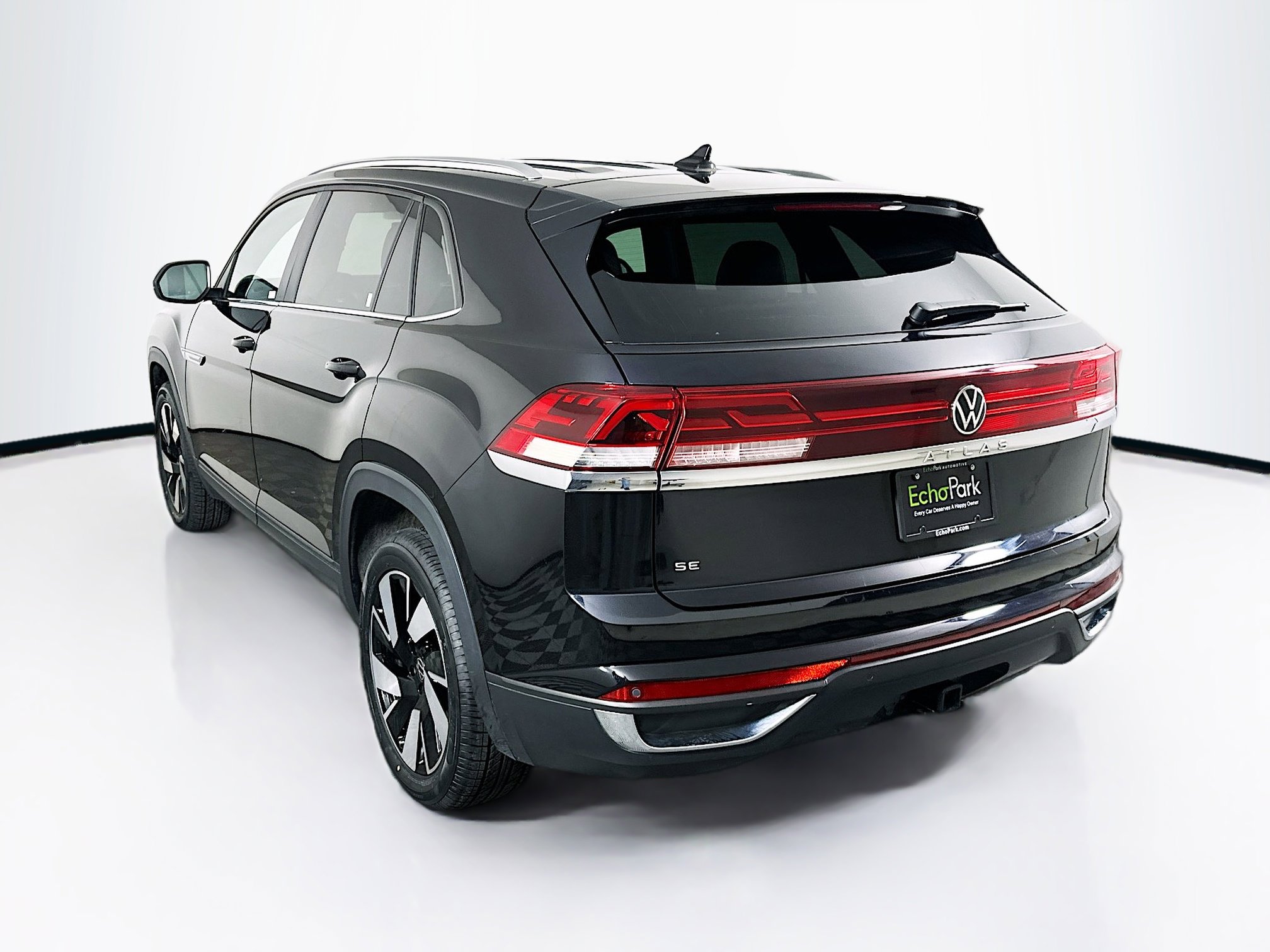 Used 2025 Volkswagen Atlas Cross Sport SE image 5