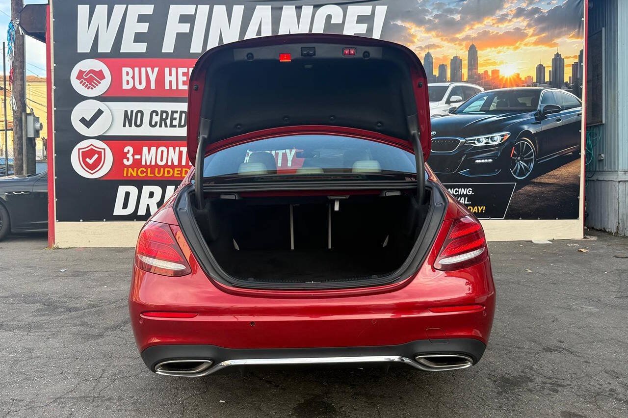 Used 2017 Mercedes-Benz E 300 4MATIC image 15