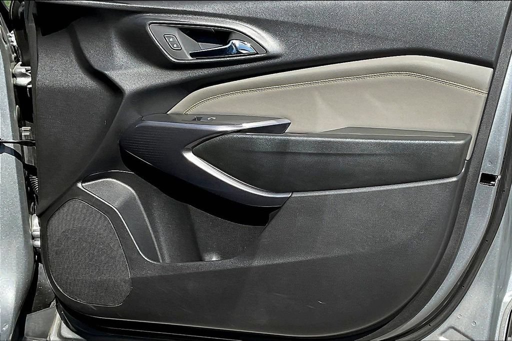 Used 2025 Chevrolet Trax ACTIV FWD image 20