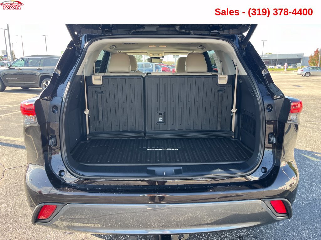 Certified 2021 Toyota Highlander Limited AWD/4WD image 5