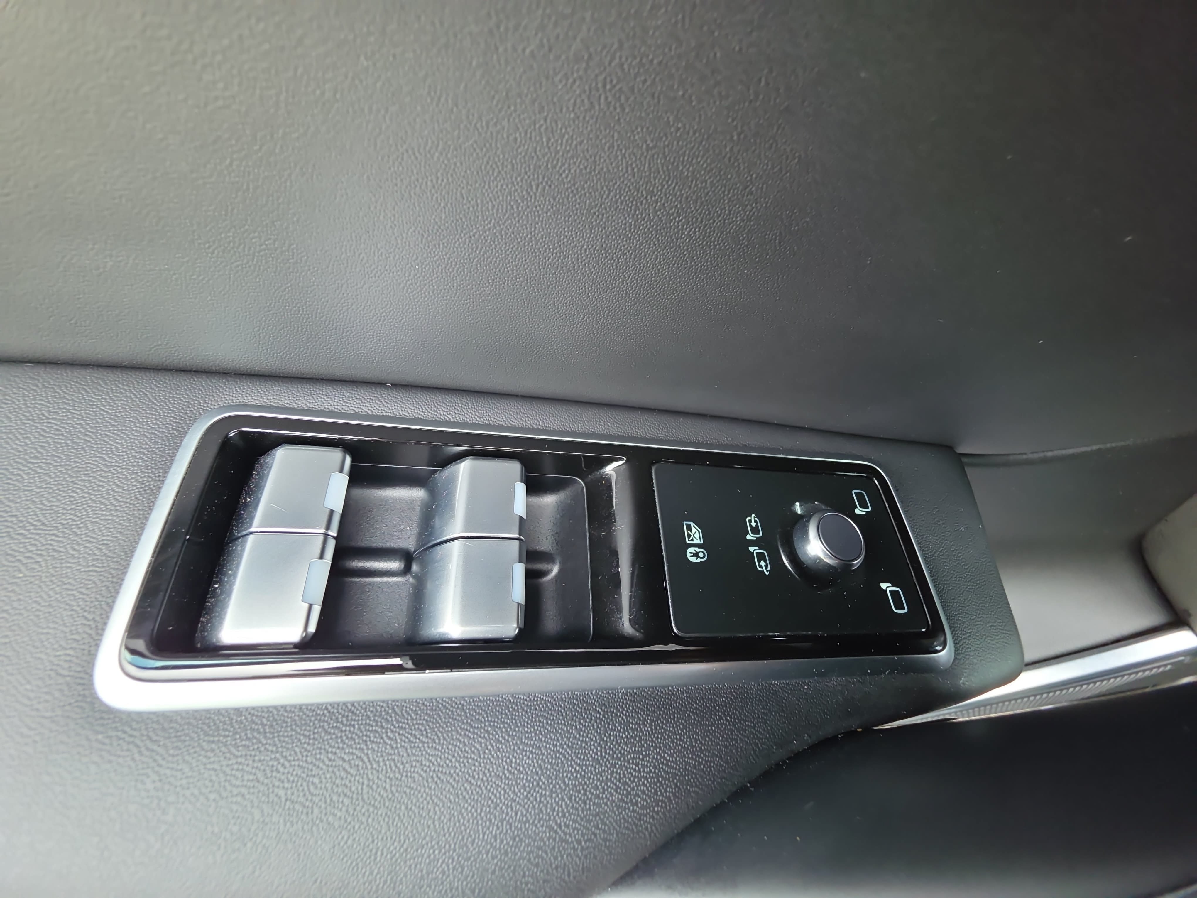Certified 2022 Jaguar F-PACE SVR AWD/4WD image 28