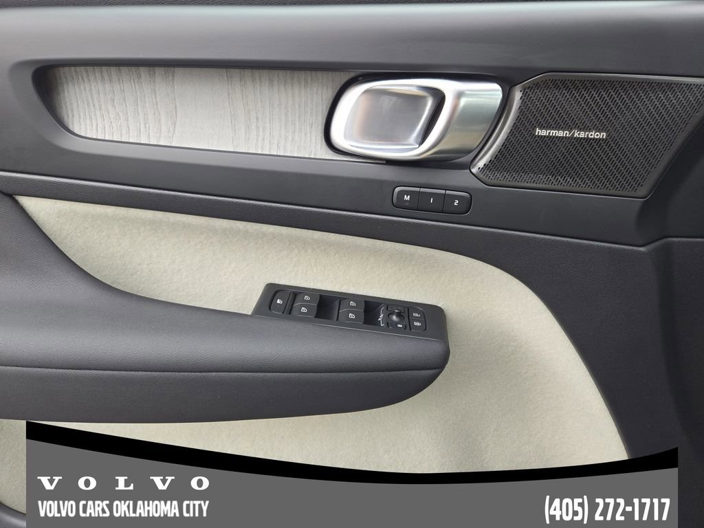 Certified 2023 Volvo XC40 B5 Ultimate w/ Protection Package Premier image 22