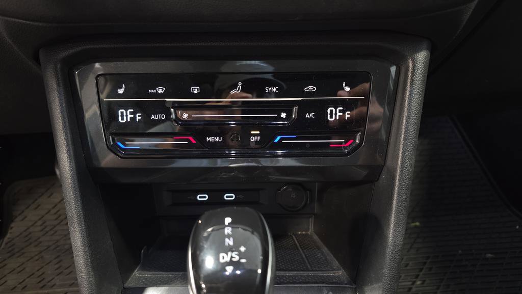 Used 2022 Volkswagen Tiguan SE image 18