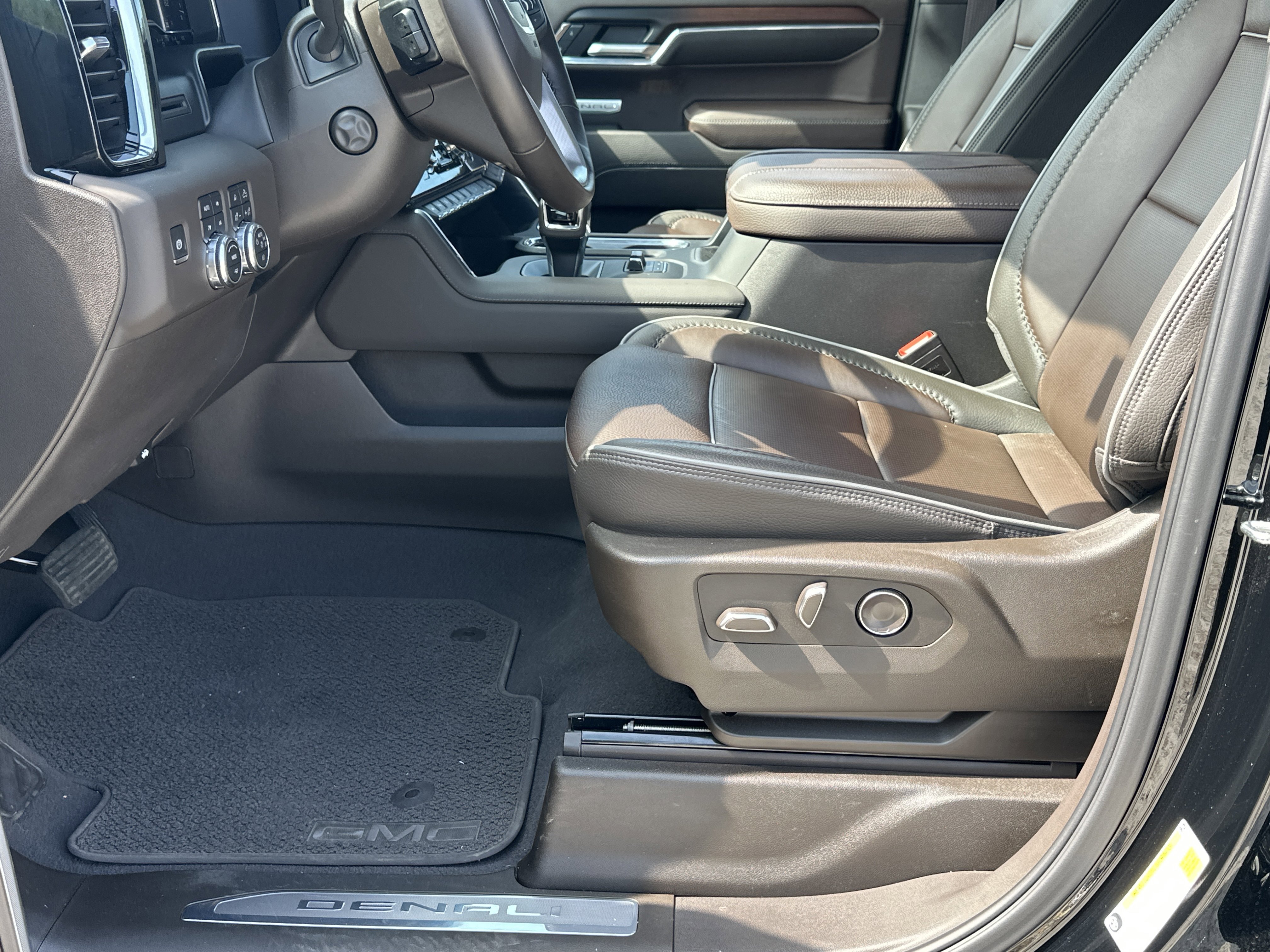 Used 2025 GMC Sierra 1500 Denali image 6