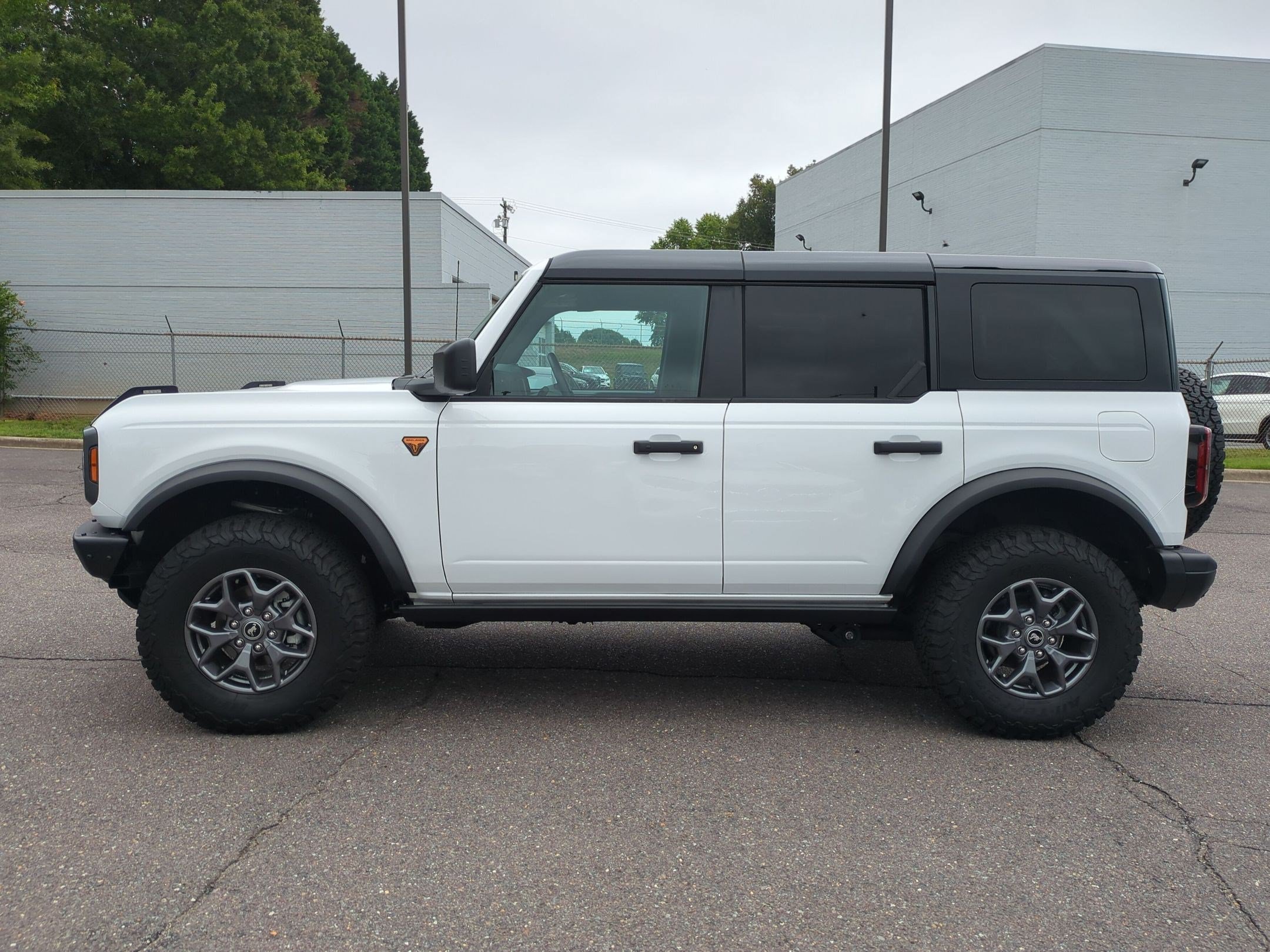 Used 2025 Ford Bronco Badlands AWD/4WD image 6