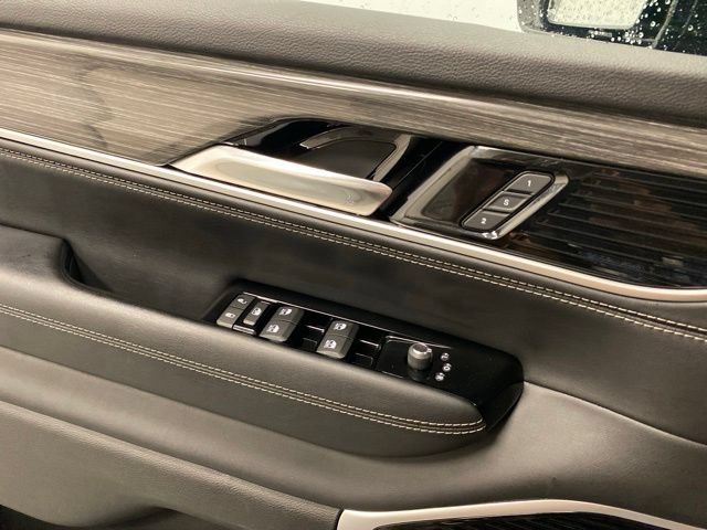 Used 2022 Jeep Wagoneer Series III w/ Premium Group I AWD/4WD image 19