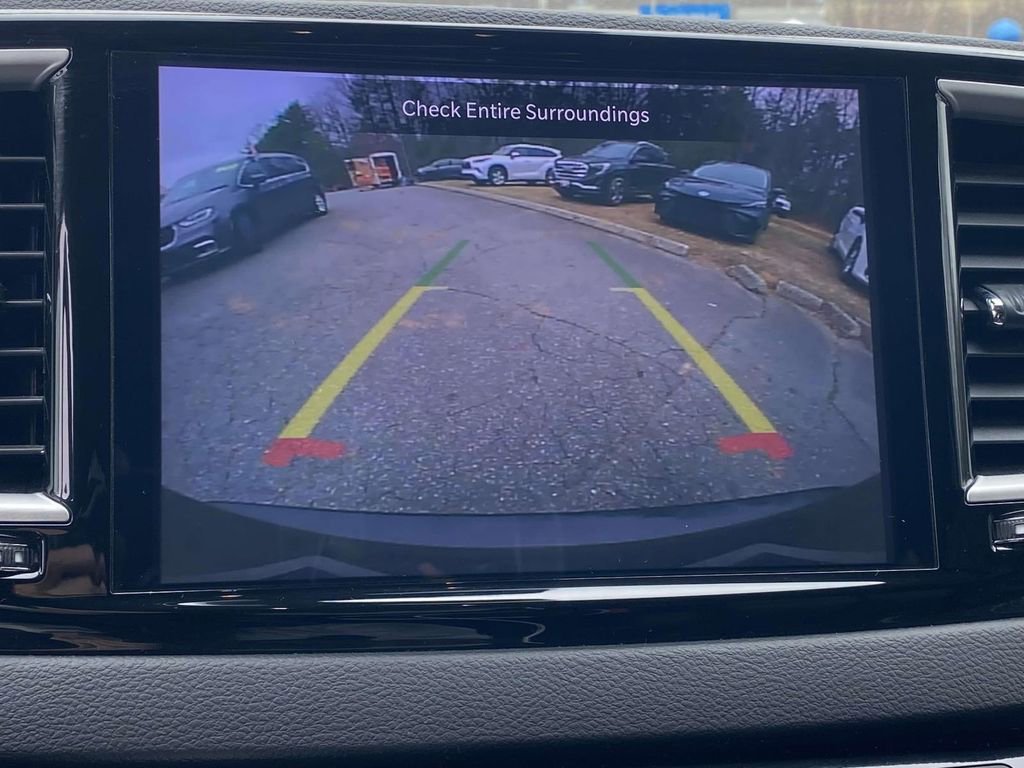 Used 2024 Chrysler Pacifica Touring-L image 26