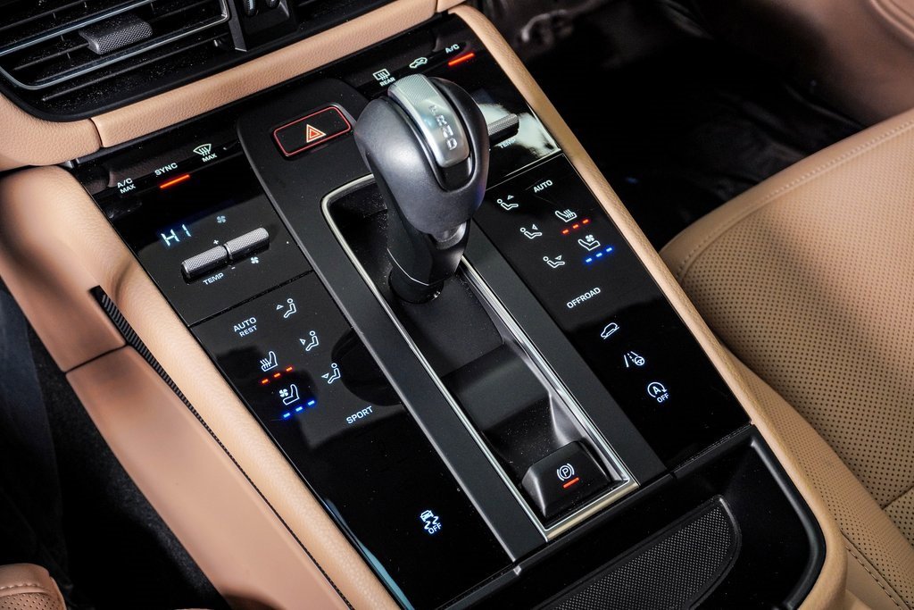 Certified 2025 Porsche Macan image 24