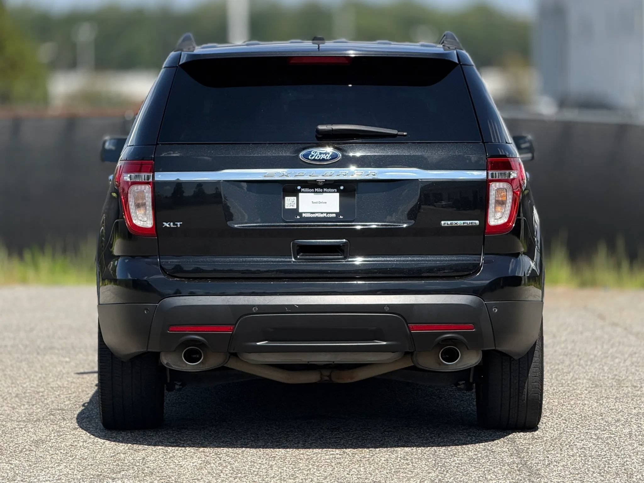 Used 2015 Ford Explorer XLT w/ Equipment Group 202B FWD image 4