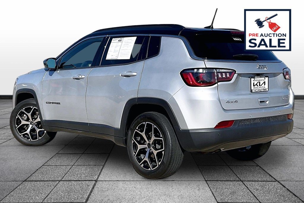 Used 2025 Jeep Compass Limited AWD/4WD image 12
