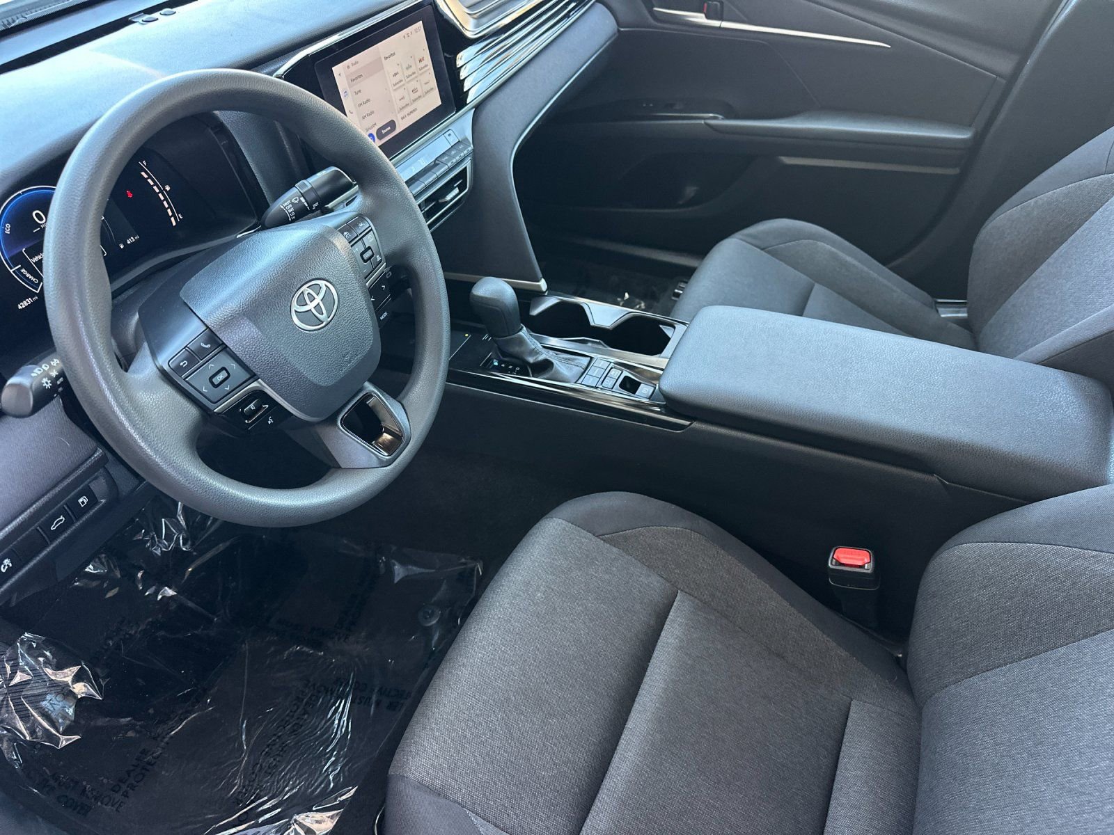 Used 2025 Toyota Camry LE FWD image 9