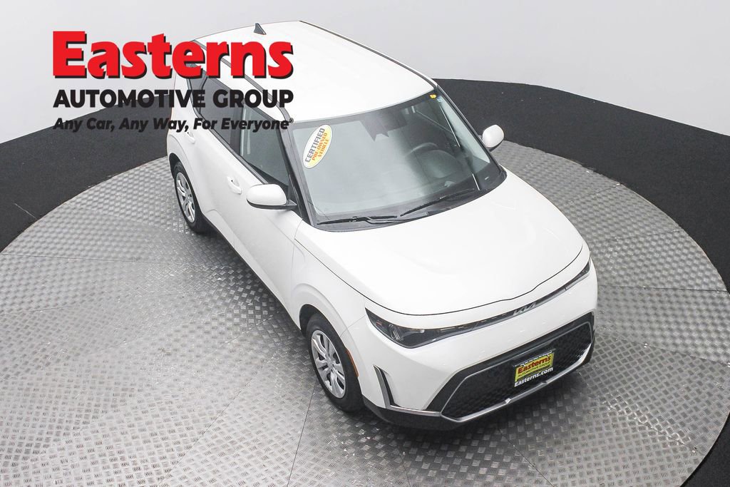 Used 2023 Kia Soul LX FWD image 3