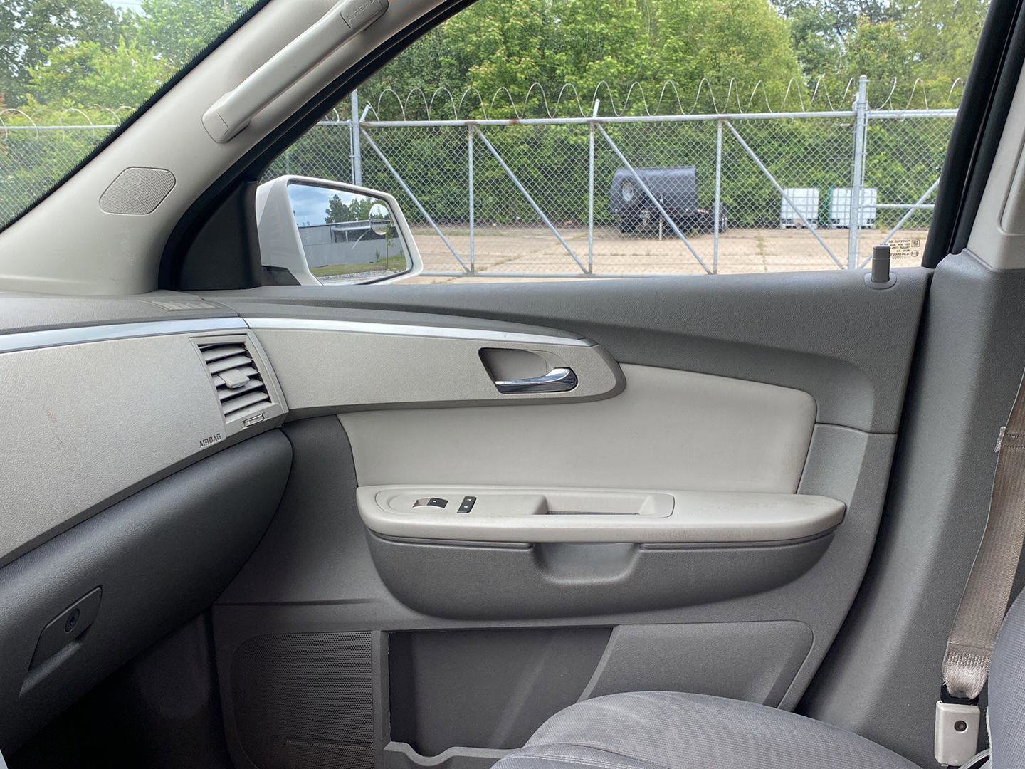 Used 2012 Chevrolet Traverse LT FWD image 23