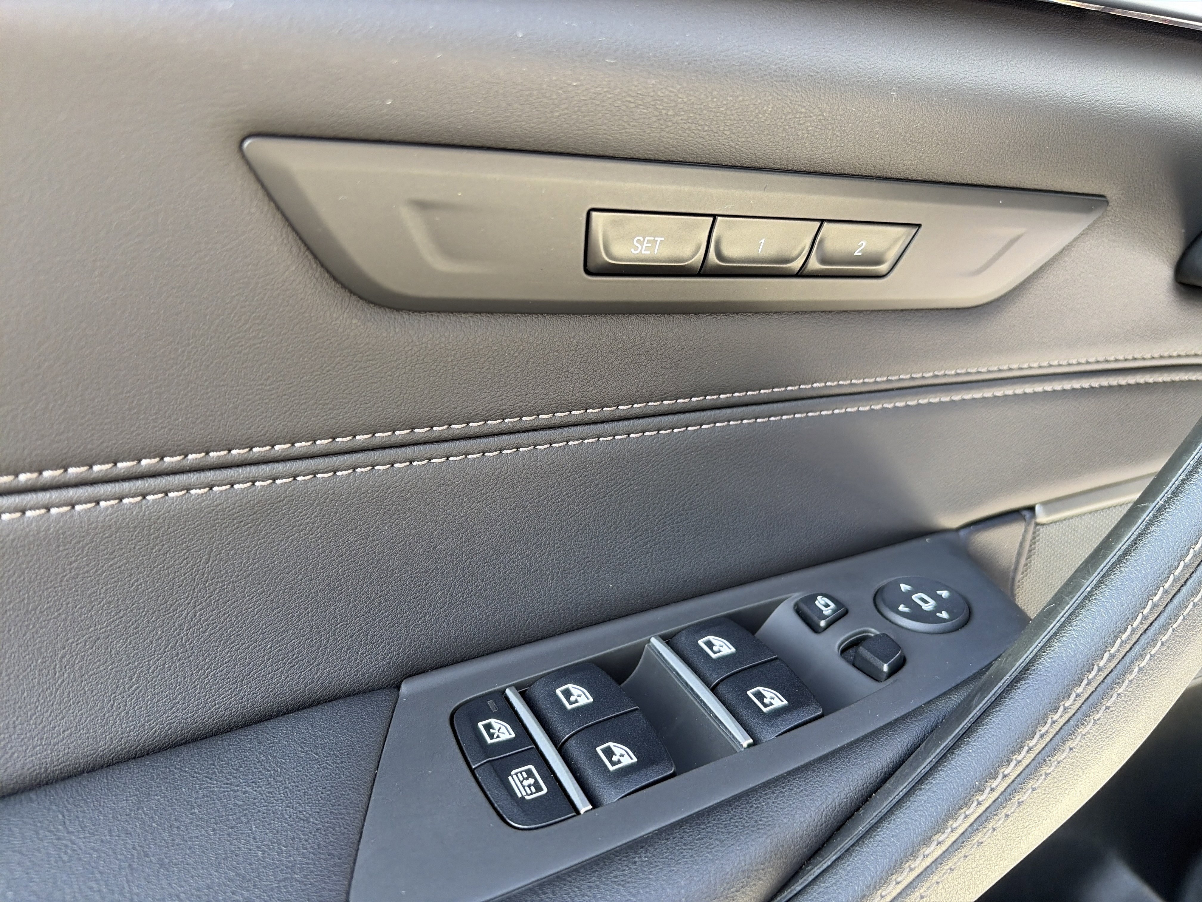 Used 2023 BMW M550i xDrive w/ Executive Package AWD/4WD image 21