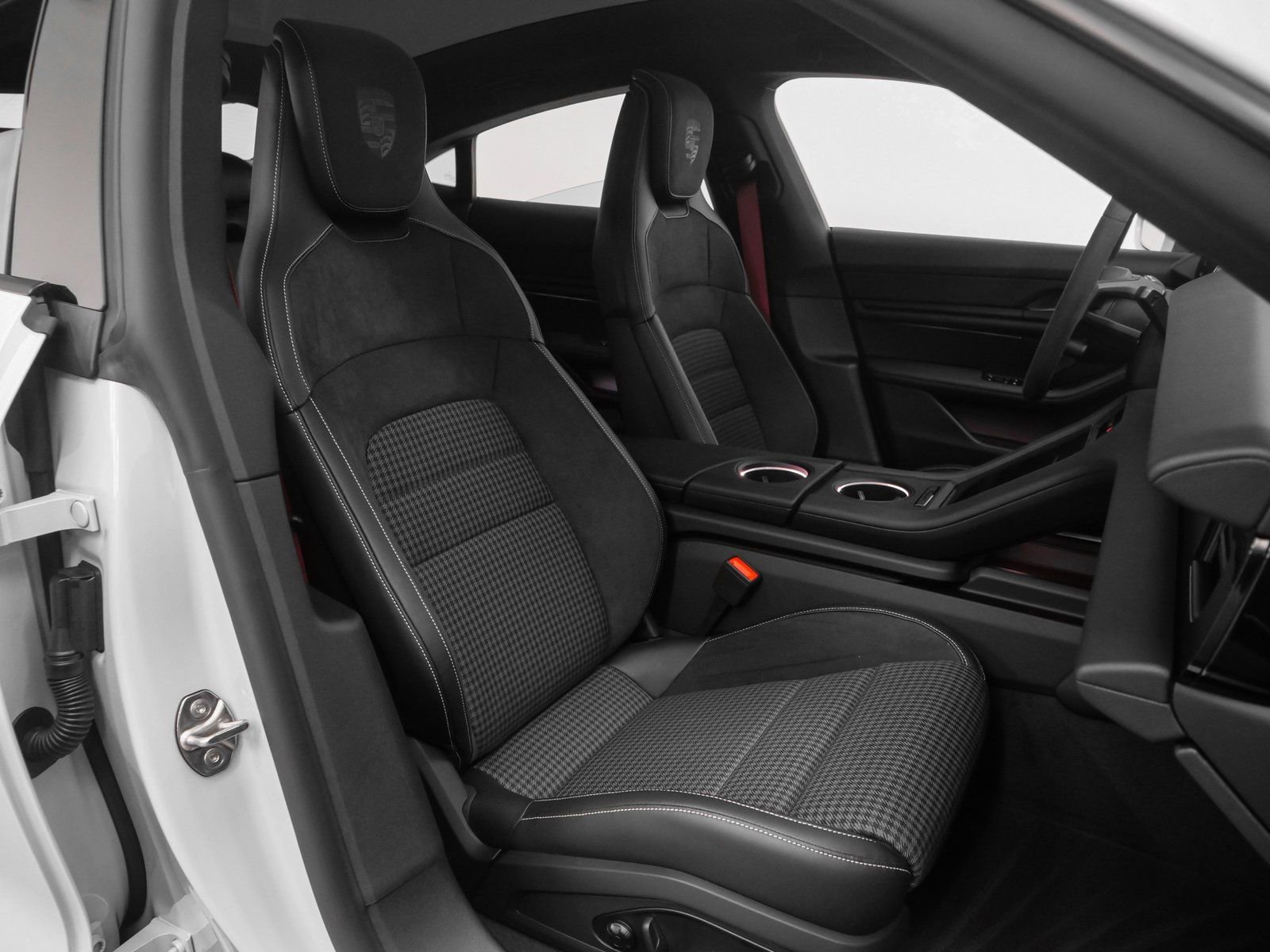 New 2025 Porsche Taycan image 24