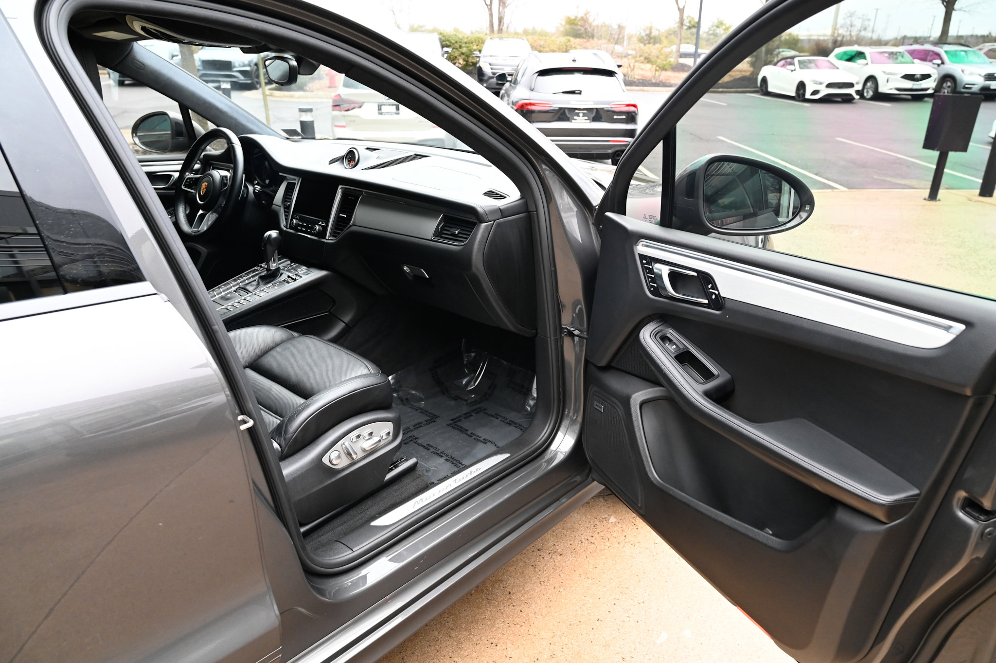 Used 2018 Porsche Macan Turbo image 51