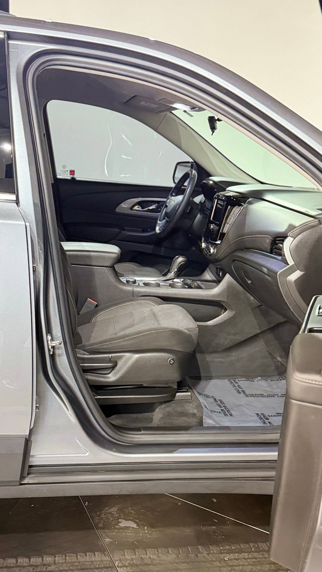 Used 2020 Chevrolet Traverse LT image 53