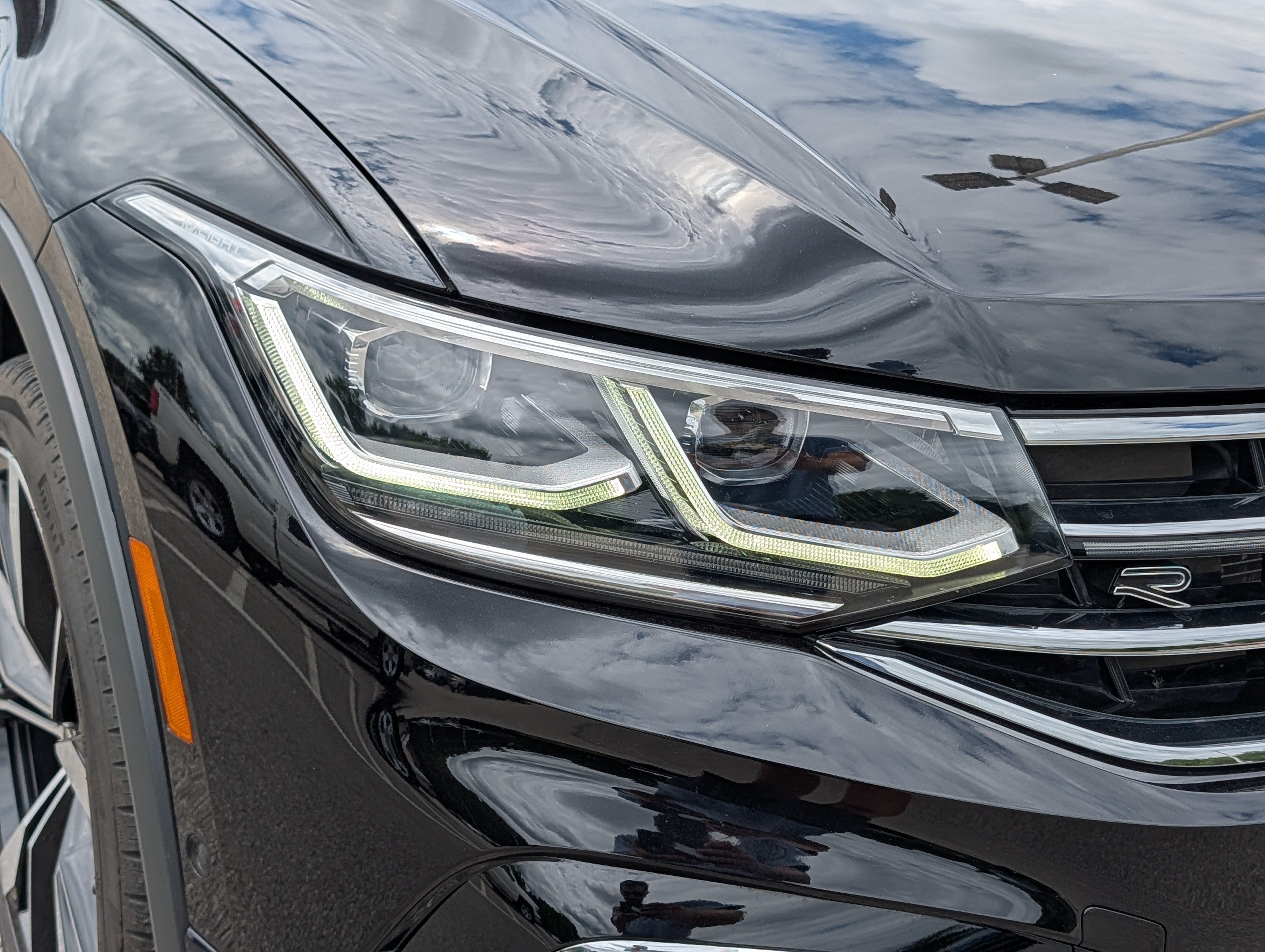 Certified 2023 Volkswagen Tiguan SEL R-Line AWD/4WD image 9