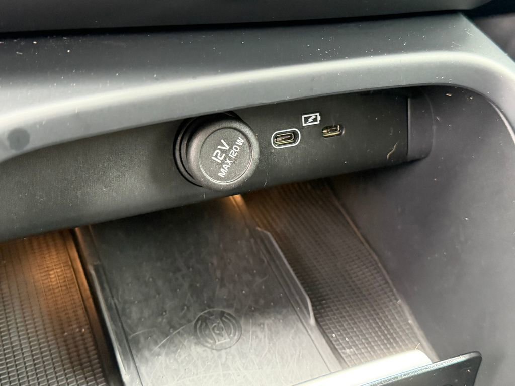Certified 2023 Volvo C40 P8 Recharge Ultimate AWD/4WD image 37