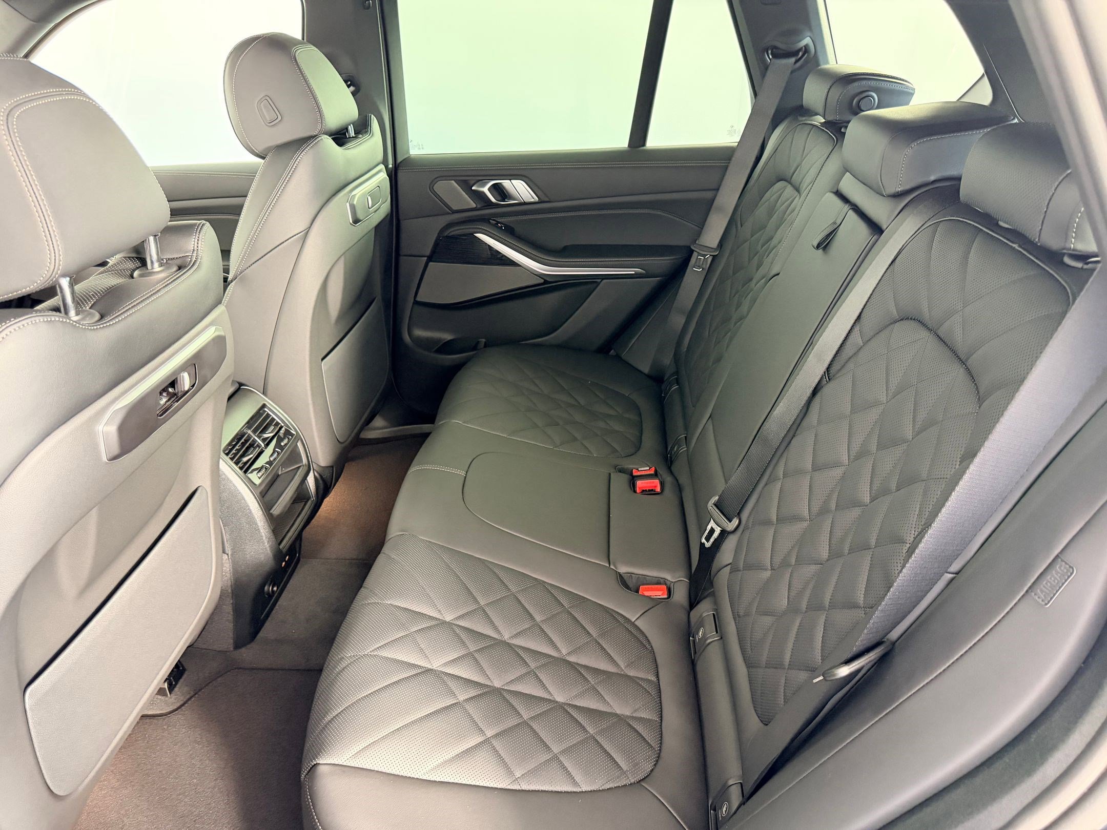 New 2026 BMW X5 xDrive40i w/ M Sport Package AWD/4WD image 13