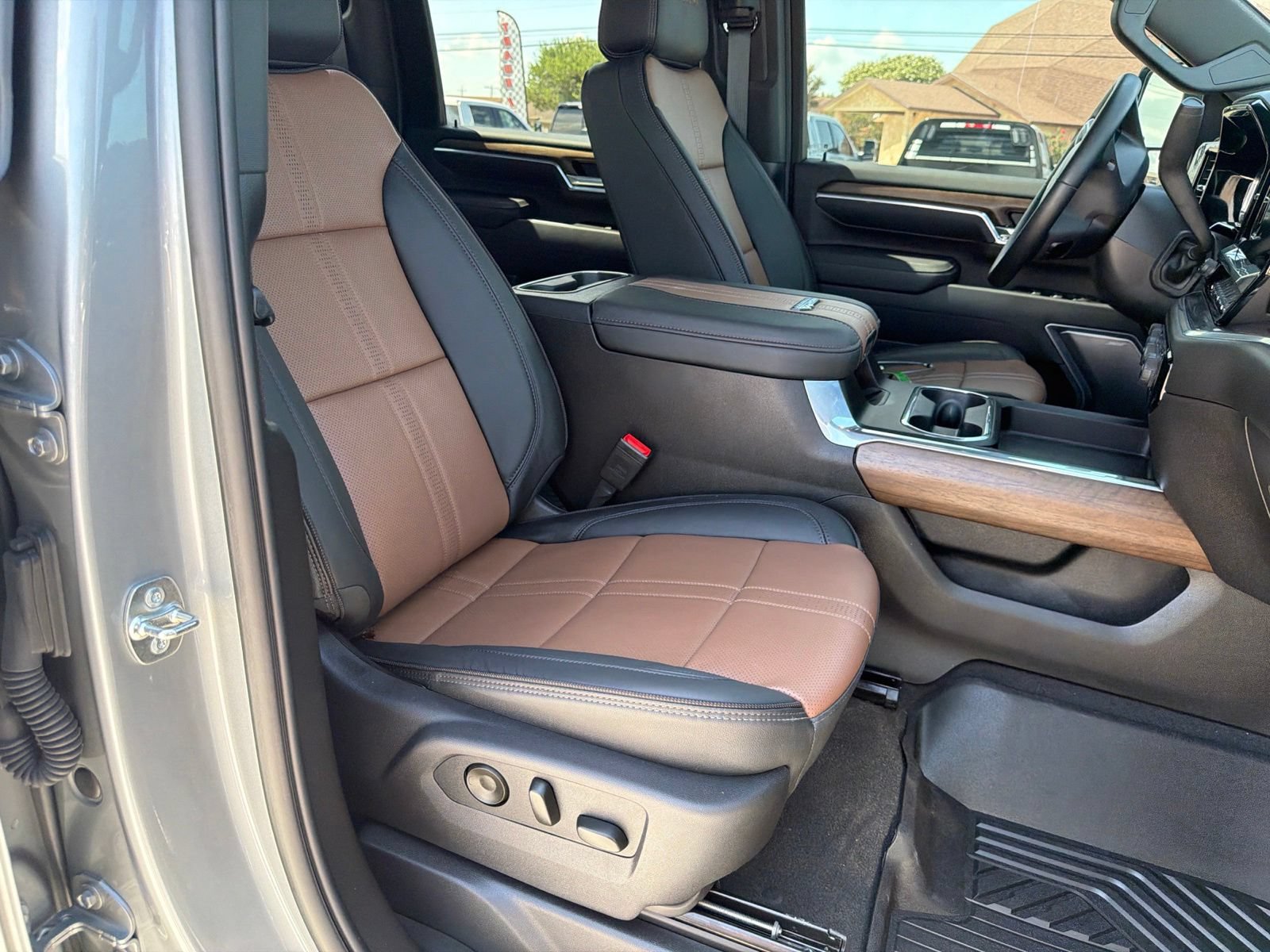 Used 2026 Chevrolet Silverado 2500 High Country w/ High Country Premium Package AWD/4WD image 14