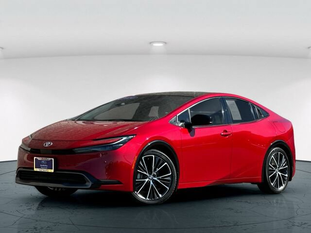 Used 2024 Toyota Prius XLE FWD image 2