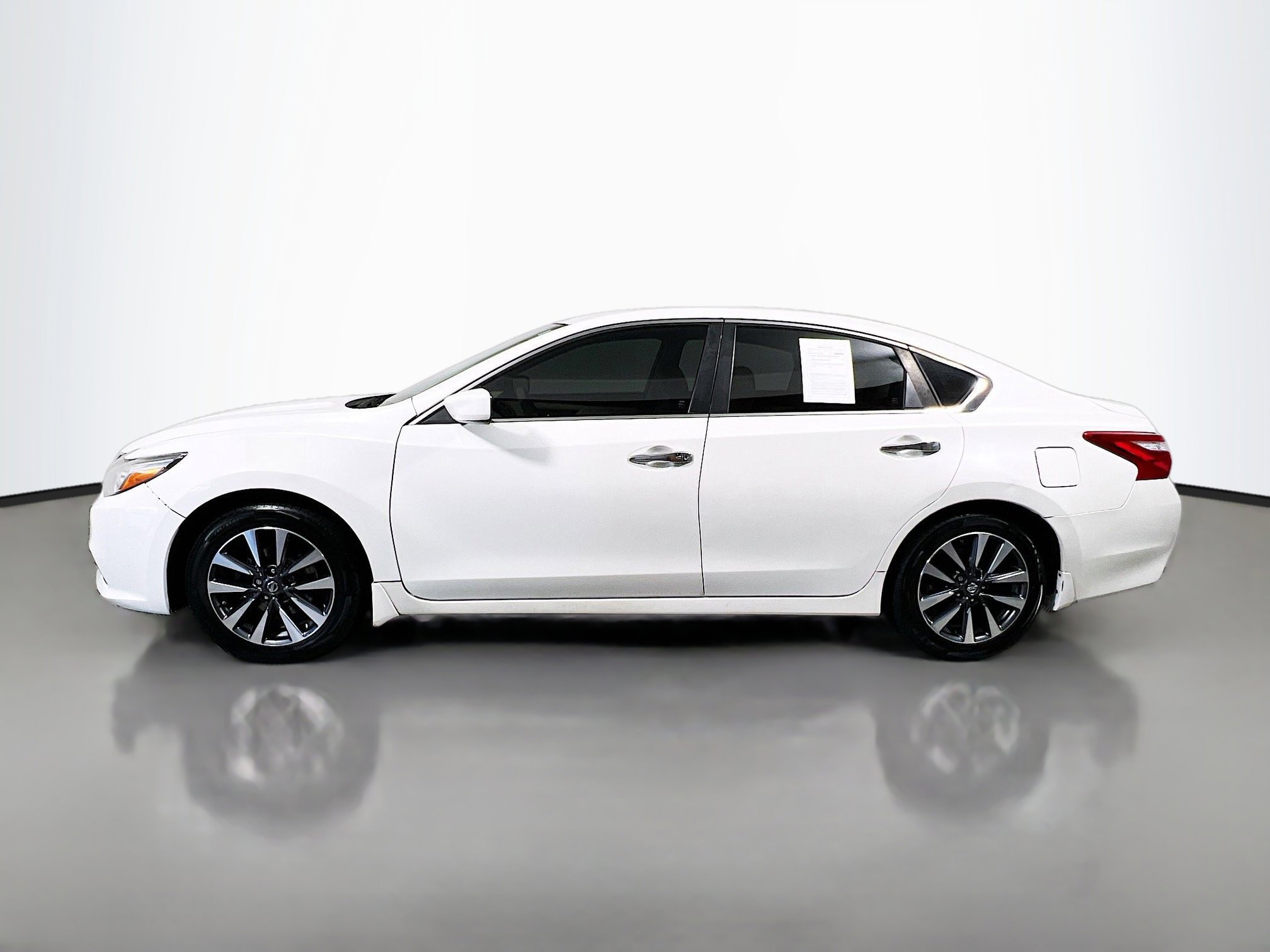 Used 2016 Nissan Altima 2.5 S w/ Power Driver Seat Package FWD image 9