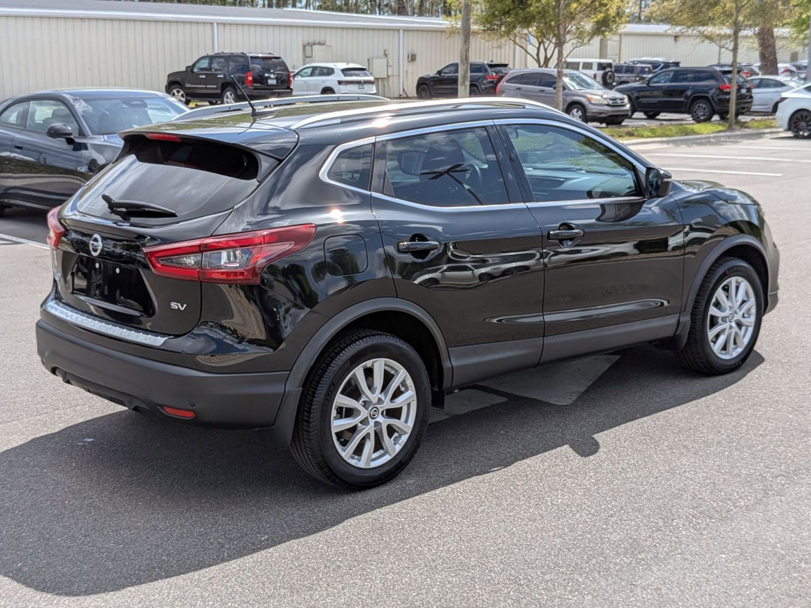 Used 2022 Nissan Rogue Sport SV image 3