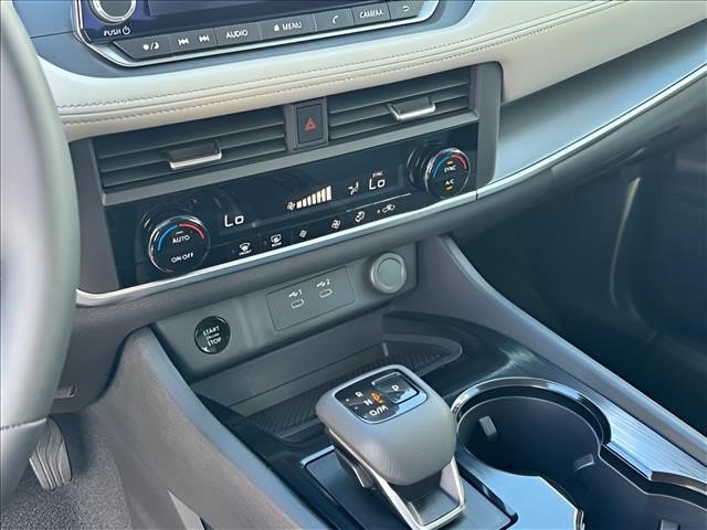 Used 2025 Nissan Rogue SV FWD image 27