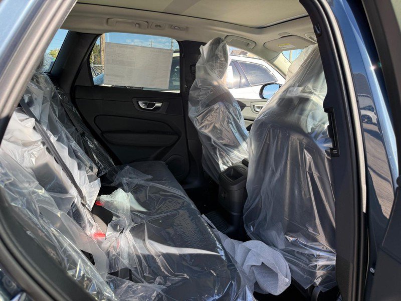New 2027 Volvo XC60 T8 Plus AWD/4WD image 5
