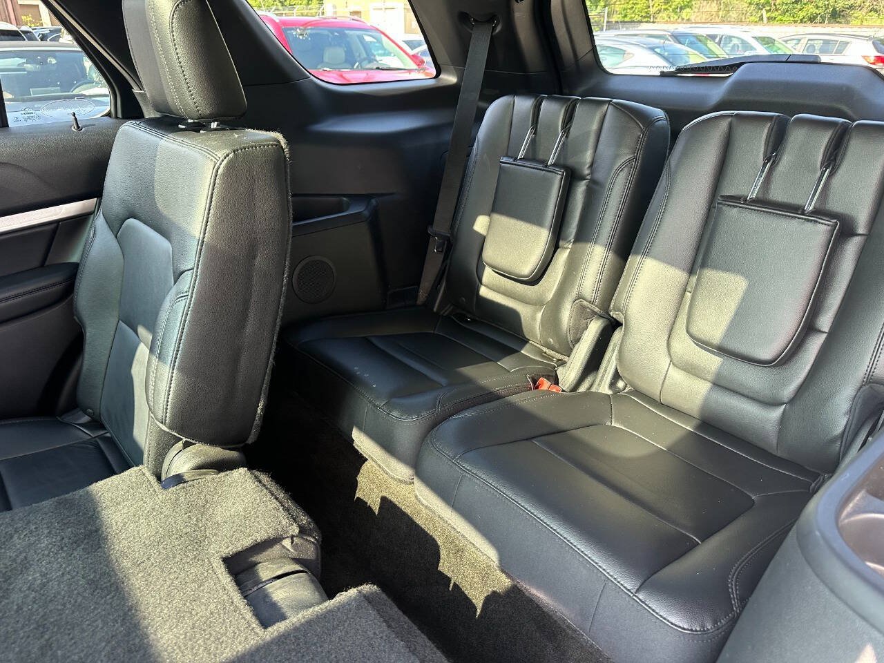 Used 2016 Ford Explorer XLT w/ Equipment Group 202A AWD/4WD image 14