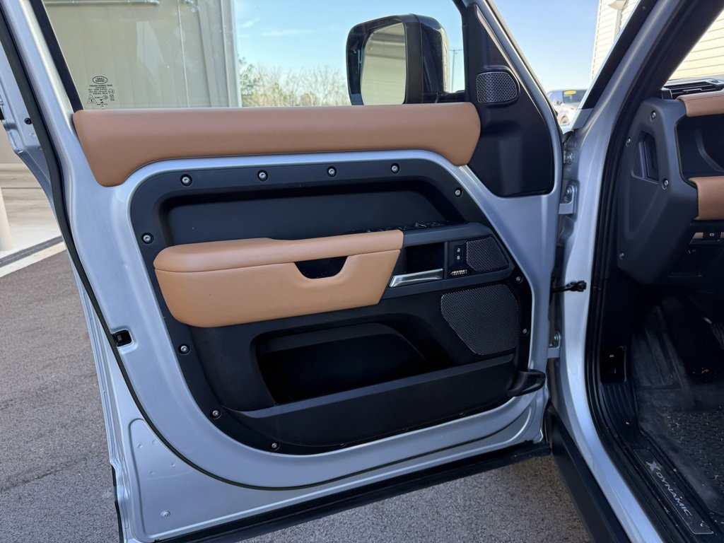 Used 2023 Land Rover Defender 110 X-Dynamic SE image 25