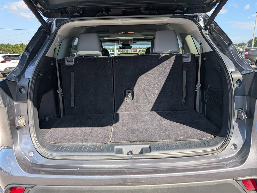 Used 2021 Toyota Highlander XLE image 33