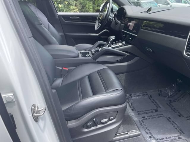 Used 2023 Porsche Cayenne AWD/4WD image 32