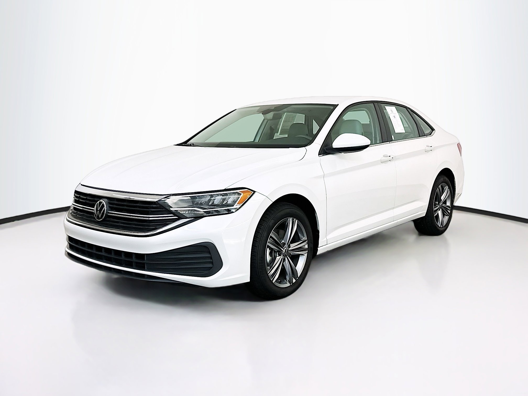 Used 2024 Volkswagen Jetta SE image 3