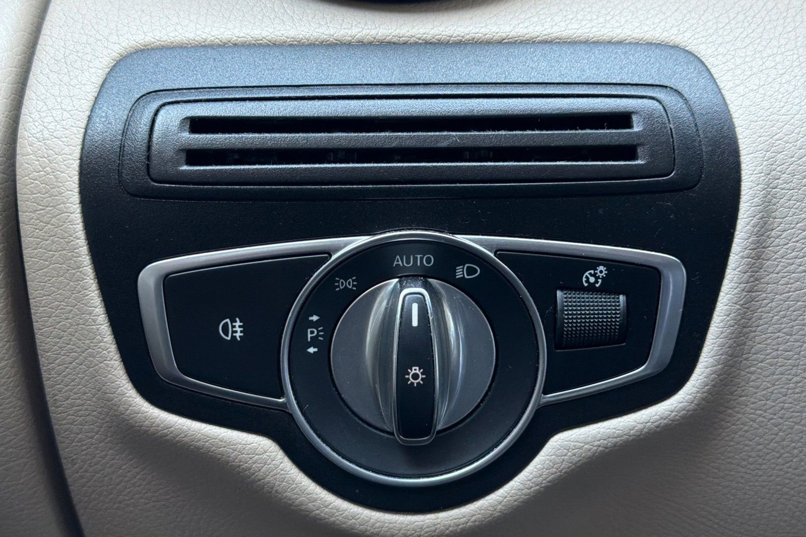 Used 2019 Mercedes-Benz GLC 300 image 31