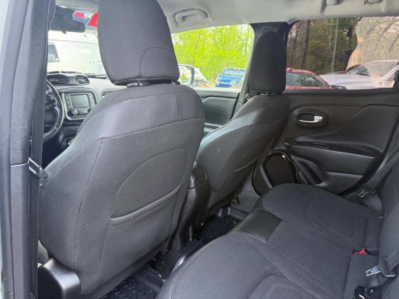 Used 2017 Jeep Renegade Altitude AWD/4WD image 14