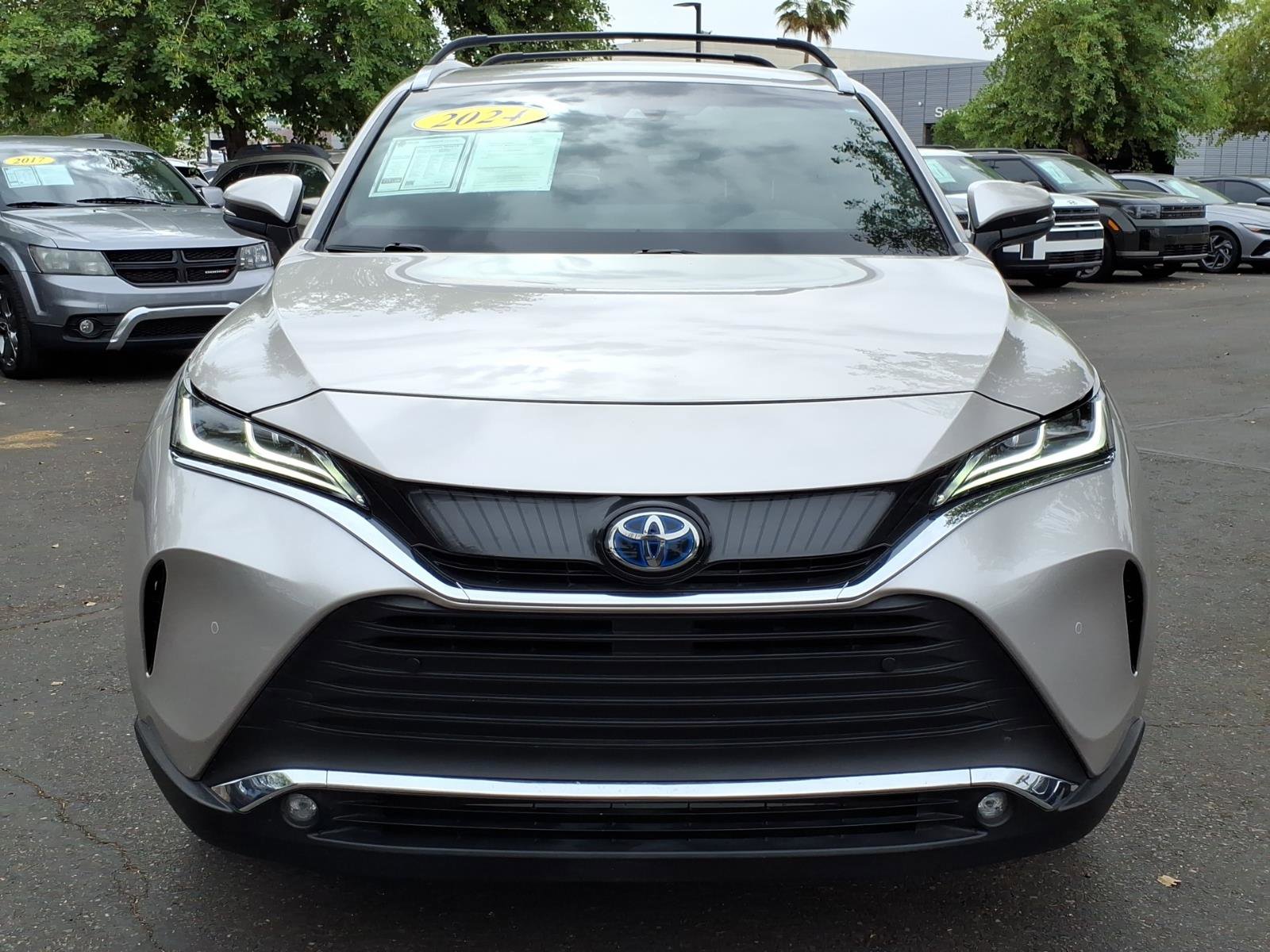 Used 2024 Toyota Venza XLE AWD/4WD image 8